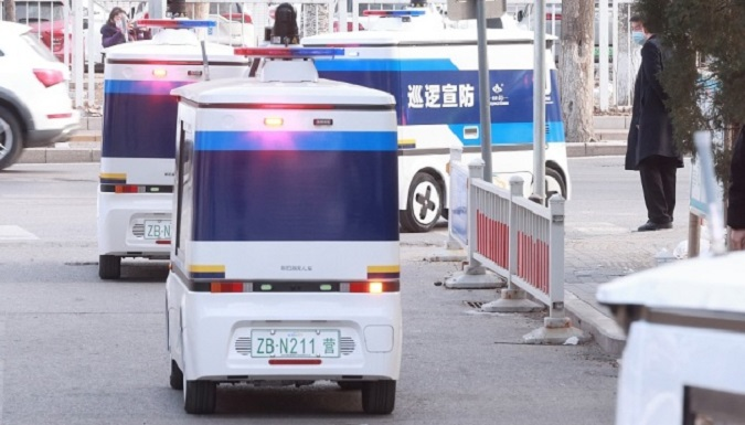 У Пекіні почали тестувати безпілотні поліцейські електрокари