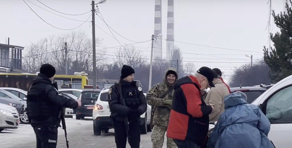 У Луцьку співробітники ТЦК «накрили» автомобільний базар (відео)