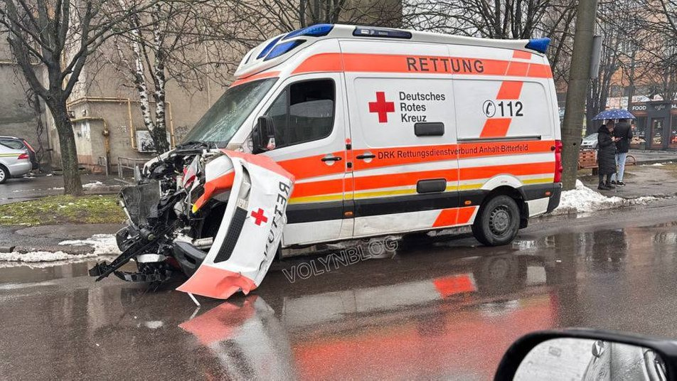 Аварія за участю «швидкої»: у Луцьку травмувалися дитина і чоловік