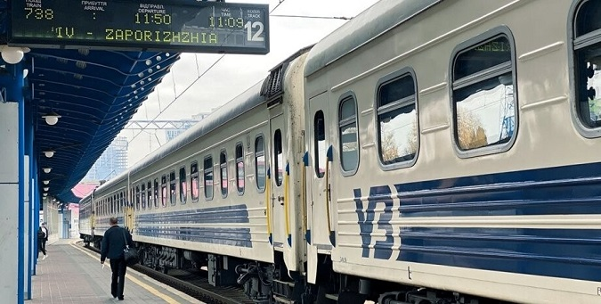 Низка потягів «Укрзалізниці» затримується через проблеми у Польщі