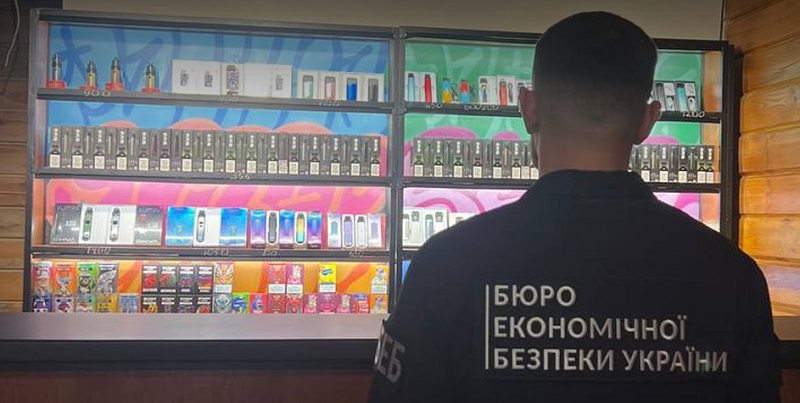 У Луцьку продавали «ліві» рідини для електронних сигарет (фото)