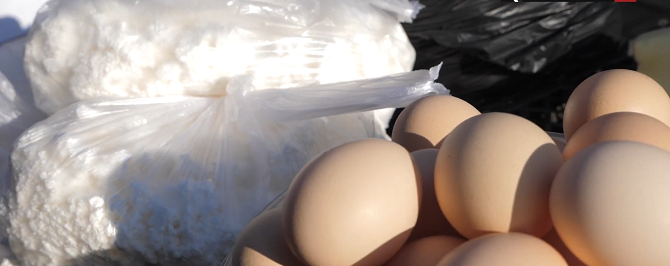 Ціни впали: скільки коштують яйця та сир на луцькому ринку (відео)