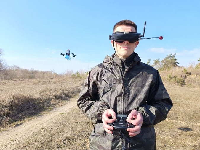 Як в Луцьку працює школа FPV-пілотування і чого навчають (відео)