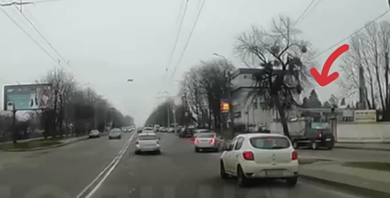 У Луцьку водій порушив ПДР під носом в патрульних (відео)