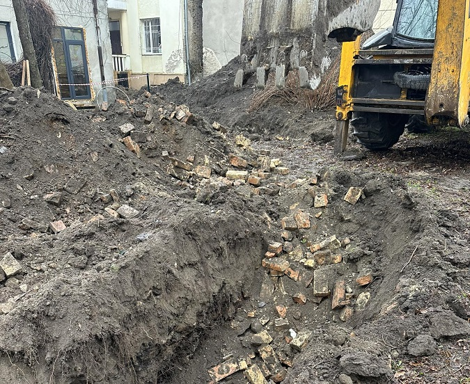 Історична знахідка: що виявили під час земляних робіт у центрі Луцька (відео)