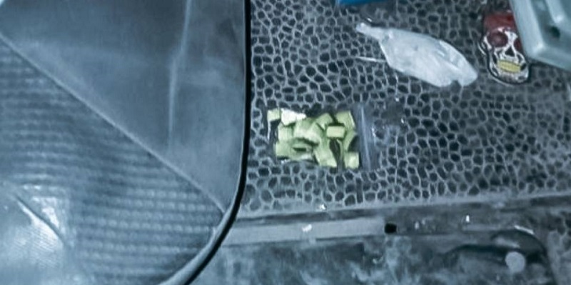 У Луцьку в автівці нервового водія знайшли пакунок із «закладками» (фото)