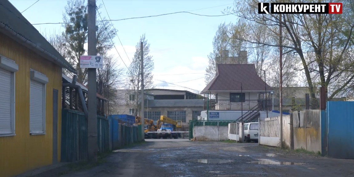 У Луцьку – скандал: влада віддала приватному підприємцю частину дороги (відео)