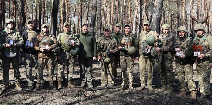 Командир «сотки» нагородив бійців Володимирського батальйону (фото)