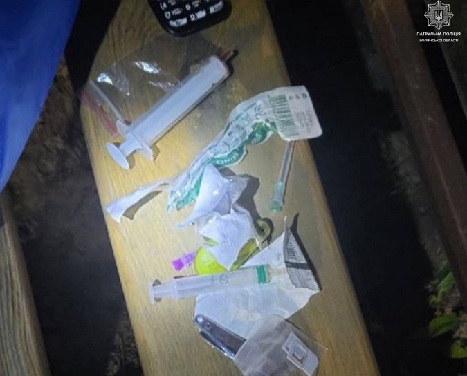 Хотів «чухнути»: у Луцьку у чоловіка знайшли наркотики (фото)