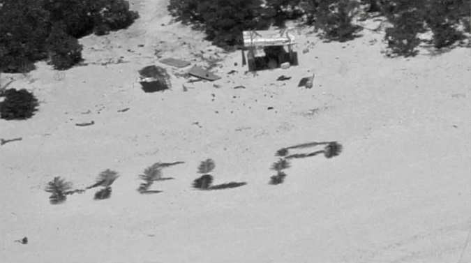 На піску виклали HELP: з безлюдного острова врятували рибалок, які жили там понад тиждень (фото)