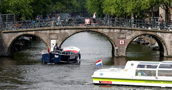 Влада Амстердама заборонила будувати нові готелі для зменшення кількості туристів