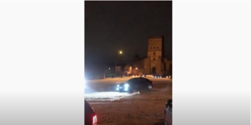 На площі перед Луцьким замком влаштували нічний дрифт (відео)