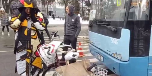Повідомили деталі ДТП із велосипедисткою в центрі Луцька (відео)