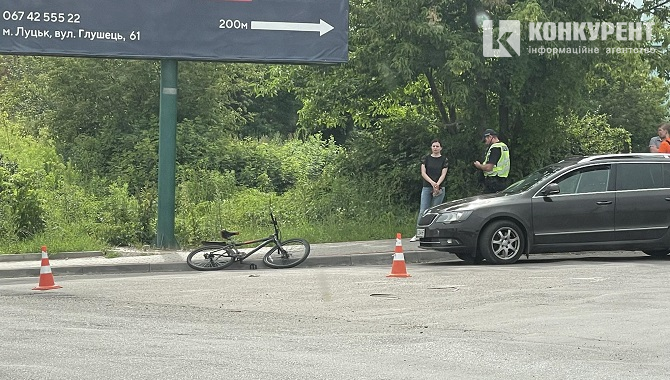 У Луцьку на Глушець «беха» збила велосипедиста: його госпіталізували (фото)