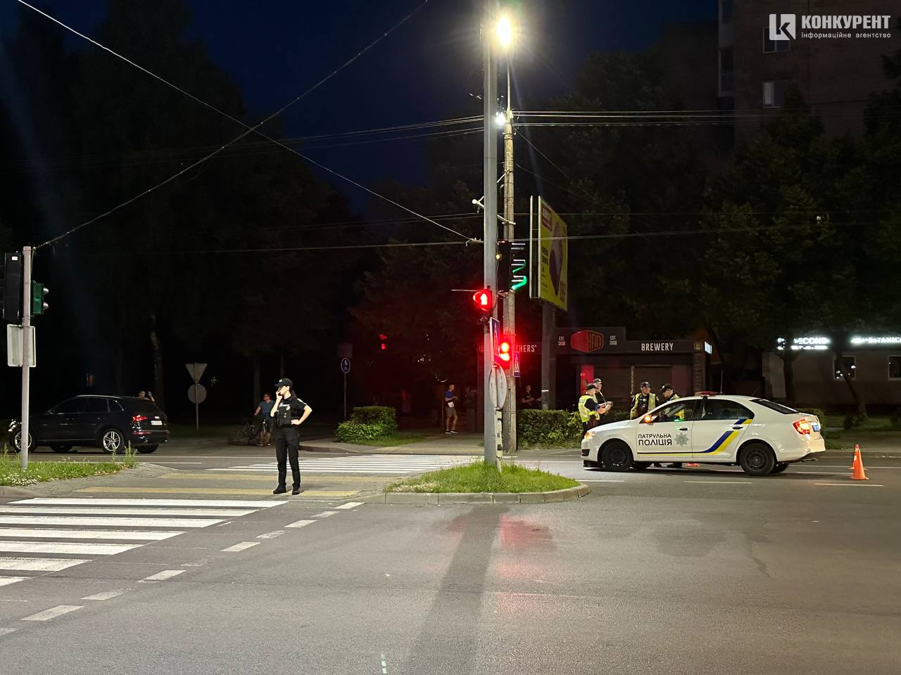У Луцьку на проспекті Соборності сталась аварія за участі Audi та автівки патрульних (фото, відео)