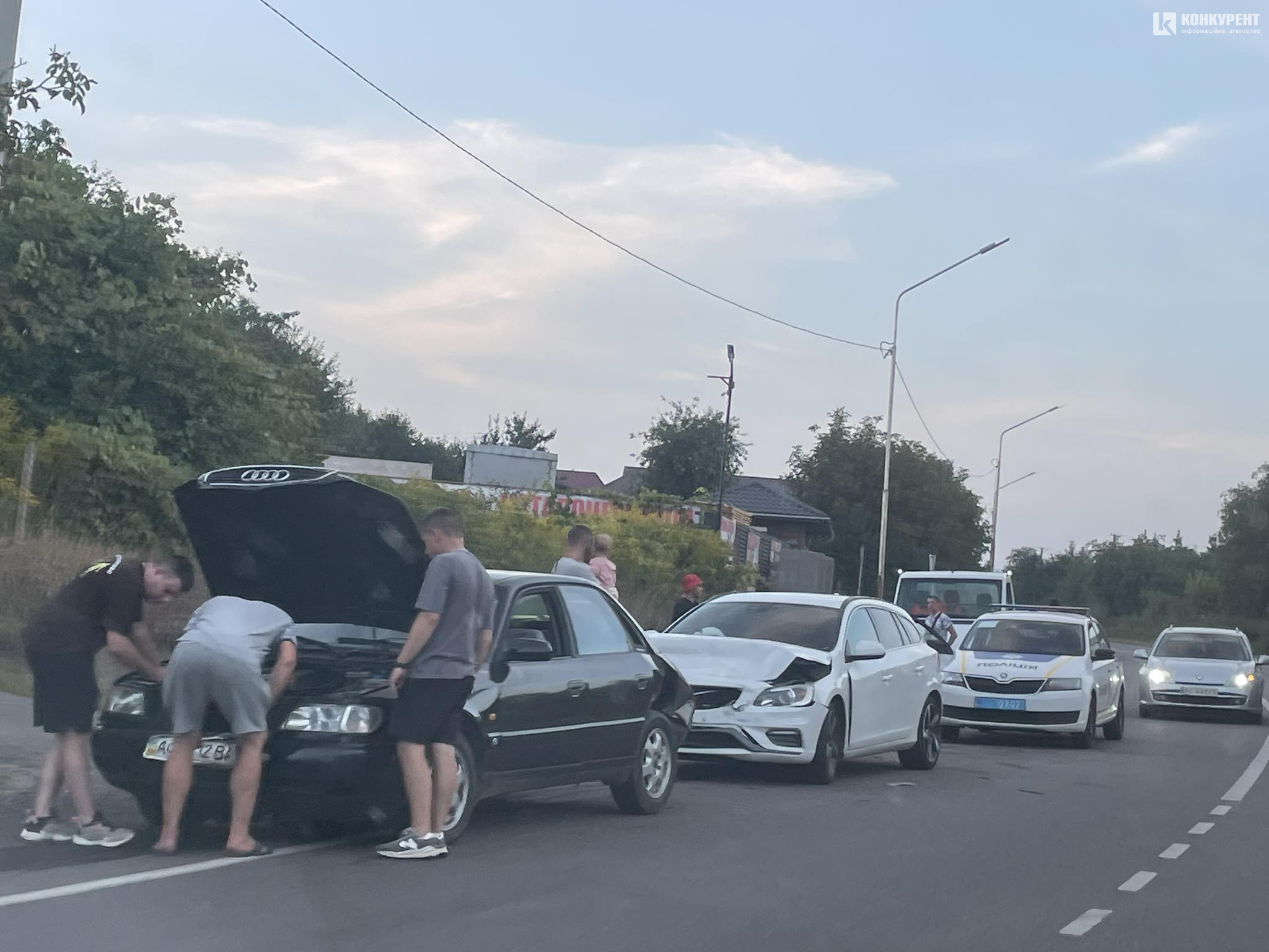 Під Луцьком – ДТП за участі двох авто: серйозні пошкодження в обох (фото)
