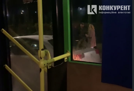У Луцьку – подвійна ДТП біля Центрального парку: на місці працює поліція (відео)