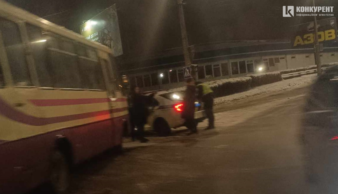 Що сталося ввечері на Карпенка-Карого: деталі аварії
